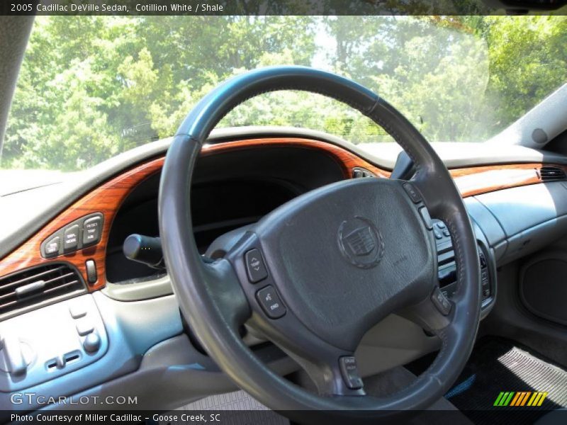 Cotillion White / Shale 2005 Cadillac DeVille Sedan