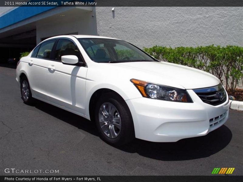 Front 3/4 View of 2011 Accord SE Sedan