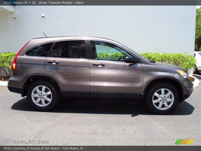 Urban Titanium Metallic / Black 2011 Honda CR-V SE