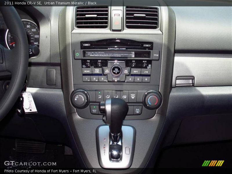 Urban Titanium Metallic / Black 2011 Honda CR-V SE