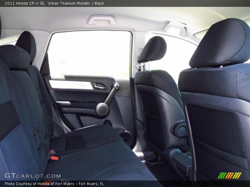 Urban Titanium Metallic / Black 2011 Honda CR-V SE