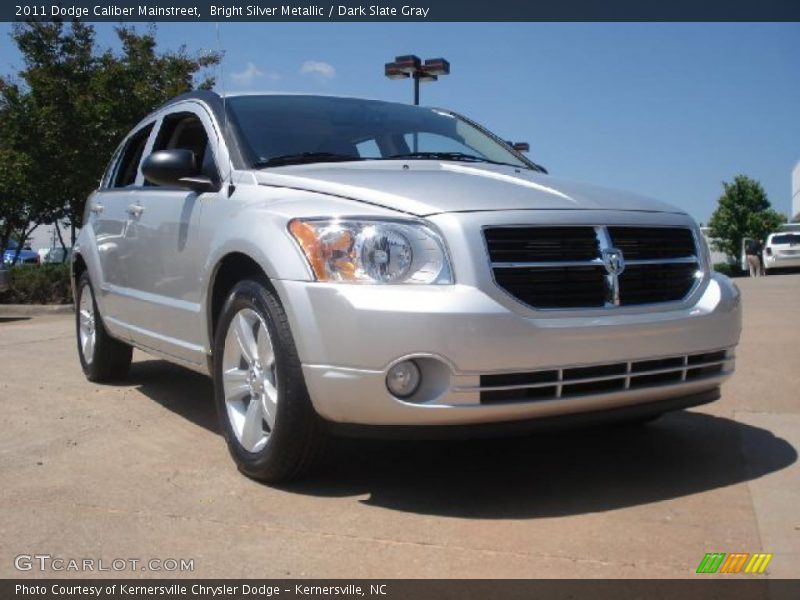 Bright Silver Metallic / Dark Slate Gray 2011 Dodge Caliber Mainstreet