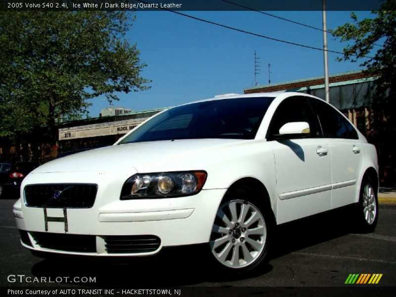Ice White / Dark Beige/Quartz Leather 2005 Volvo S40 2.4i