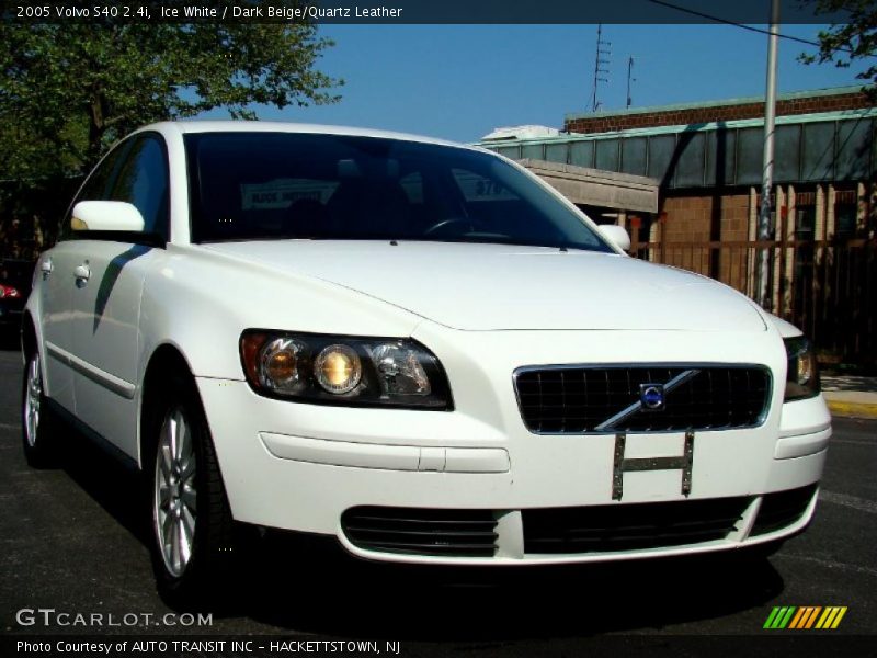 Ice White / Dark Beige/Quartz Leather 2005 Volvo S40 2.4i