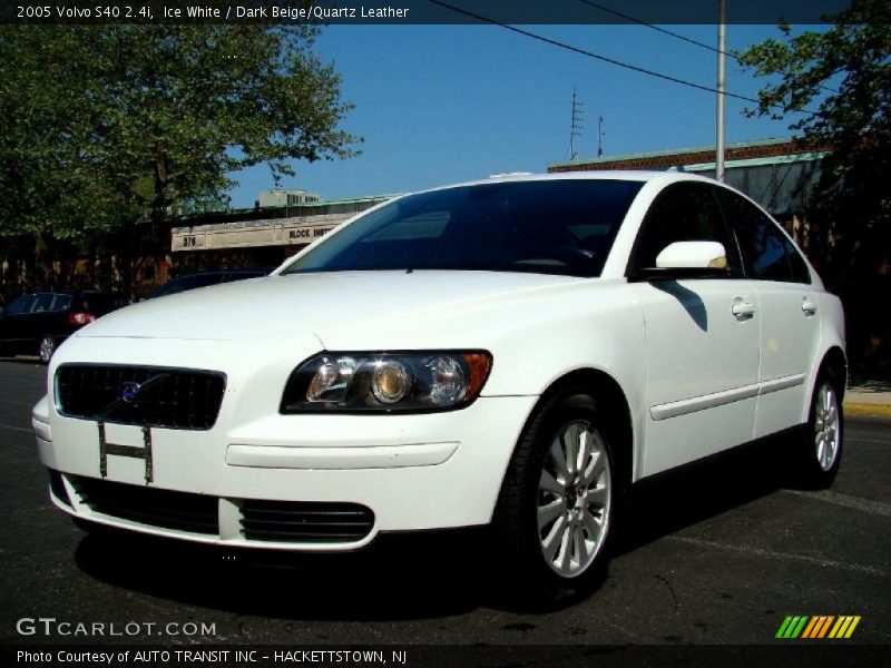 Ice White / Dark Beige/Quartz Leather 2005 Volvo S40 2.4i