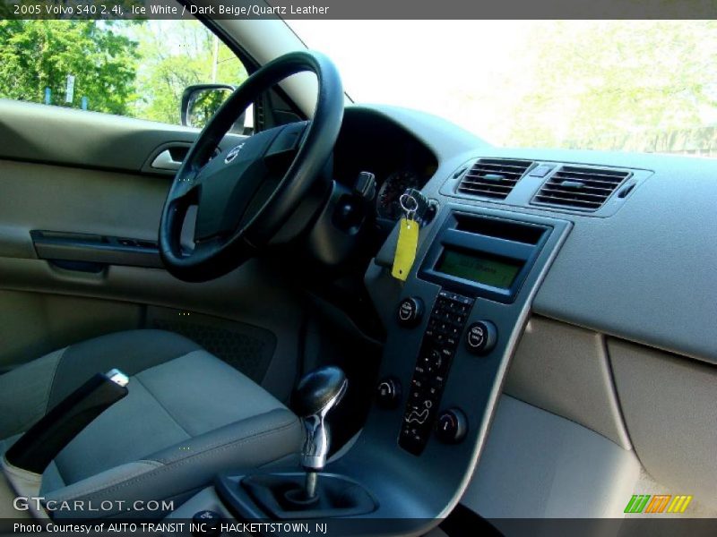 Ice White / Dark Beige/Quartz Leather 2005 Volvo S40 2.4i