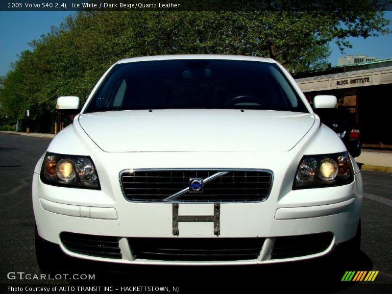 Ice White / Dark Beige/Quartz Leather 2005 Volvo S40 2.4i