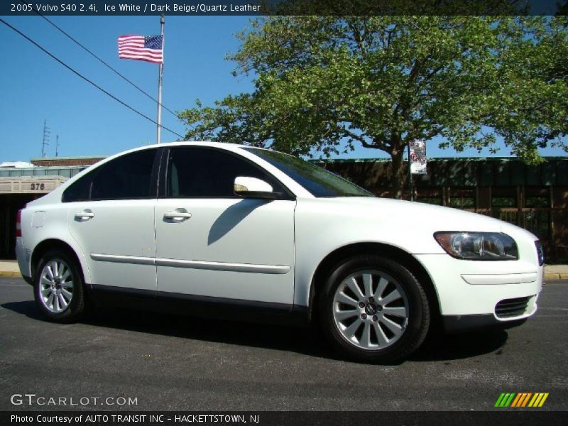 Ice White / Dark Beige/Quartz Leather 2005 Volvo S40 2.4i