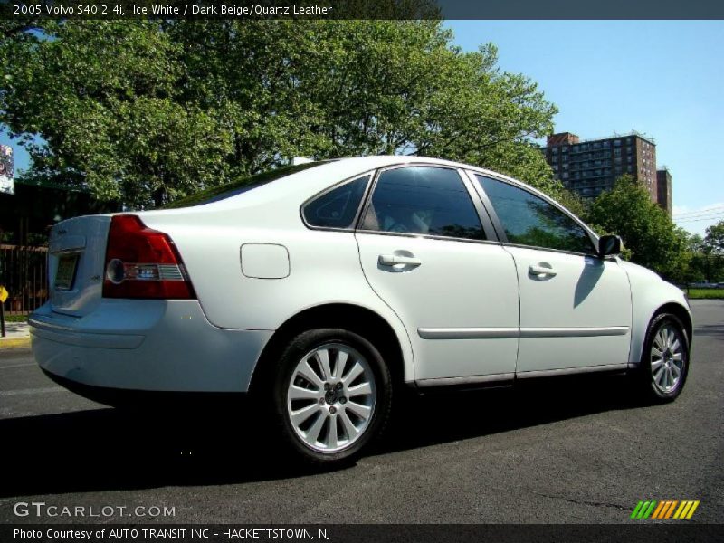 Ice White / Dark Beige/Quartz Leather 2005 Volvo S40 2.4i