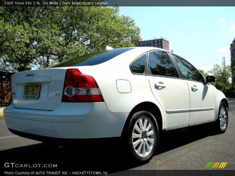 Ice White / Dark Beige/Quartz Leather 2005 Volvo S40 2.4i