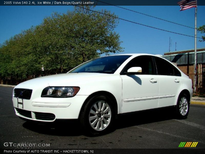 Ice White / Dark Beige/Quartz Leather 2005 Volvo S40 2.4i