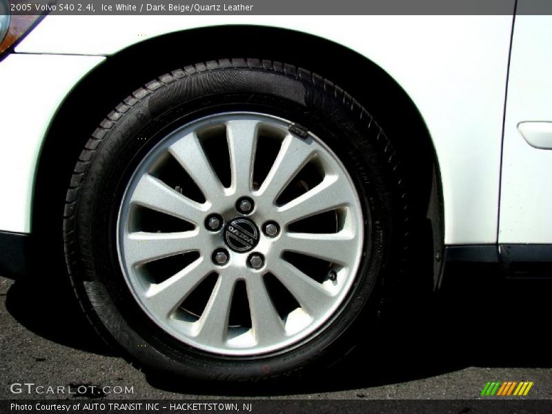 Ice White / Dark Beige/Quartz Leather 2005 Volvo S40 2.4i