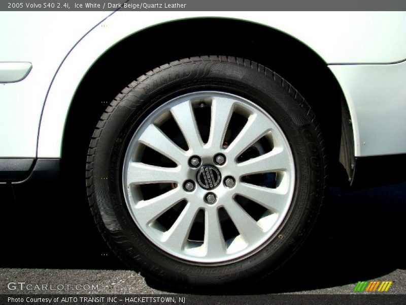 Ice White / Dark Beige/Quartz Leather 2005 Volvo S40 2.4i