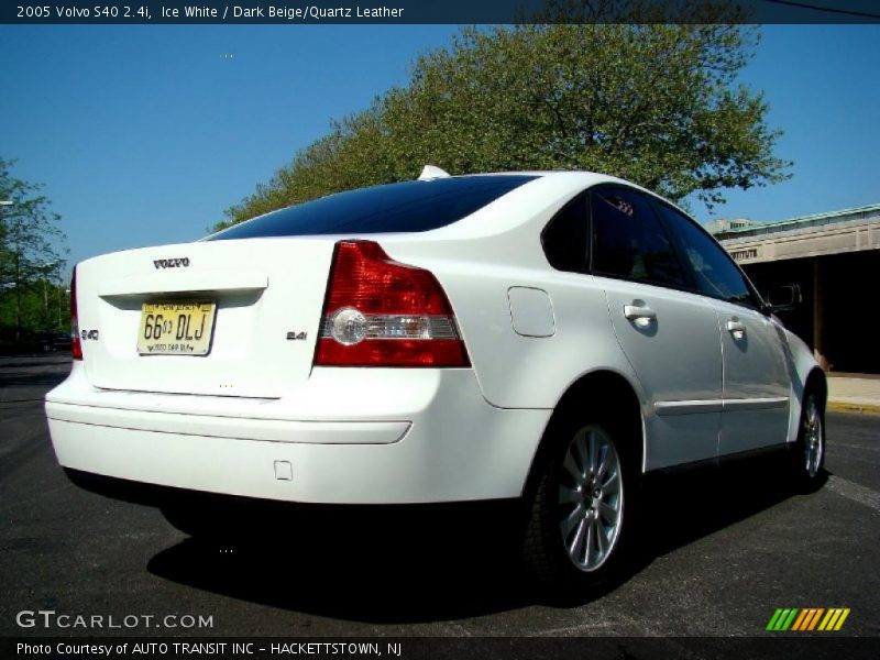 Ice White / Dark Beige/Quartz Leather 2005 Volvo S40 2.4i