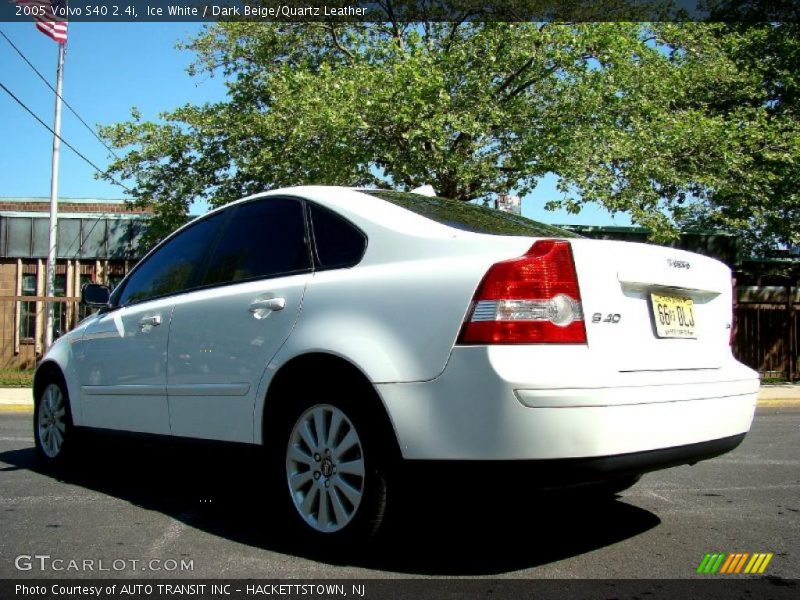 Ice White / Dark Beige/Quartz Leather 2005 Volvo S40 2.4i