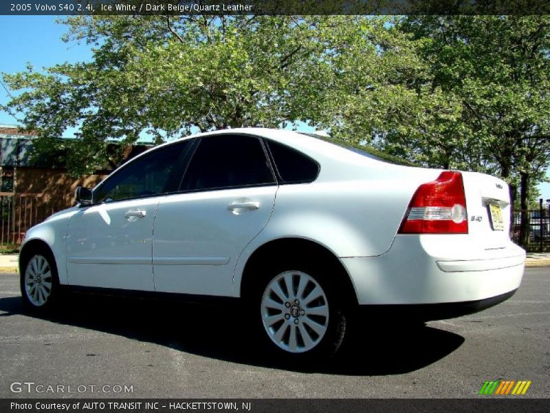 Ice White / Dark Beige/Quartz Leather 2005 Volvo S40 2.4i