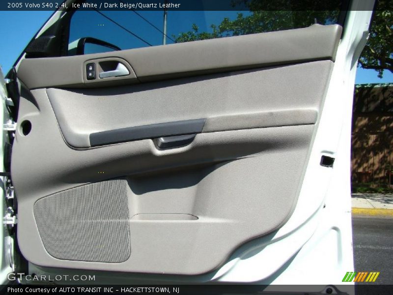 Ice White / Dark Beige/Quartz Leather 2005 Volvo S40 2.4i