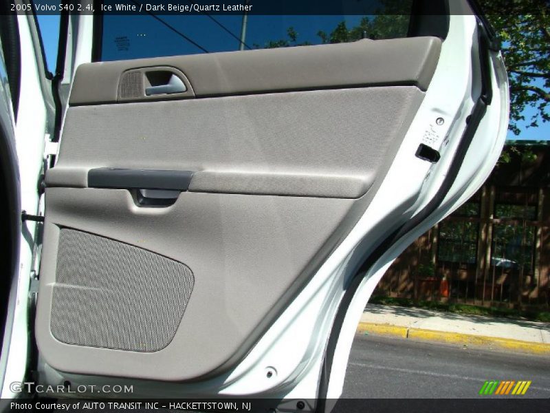 Ice White / Dark Beige/Quartz Leather 2005 Volvo S40 2.4i