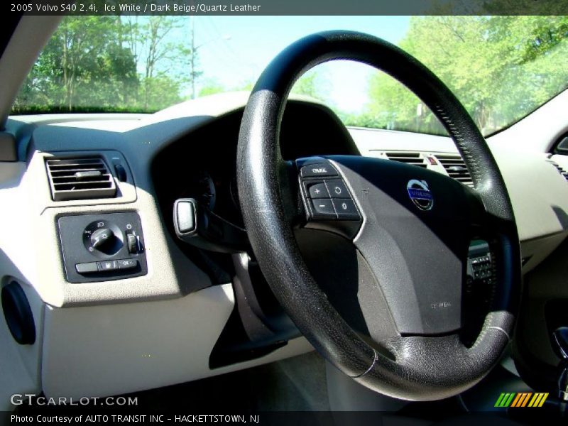 Ice White / Dark Beige/Quartz Leather 2005 Volvo S40 2.4i