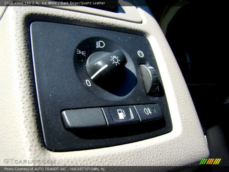 Ice White / Dark Beige/Quartz Leather 2005 Volvo S40 2.4i