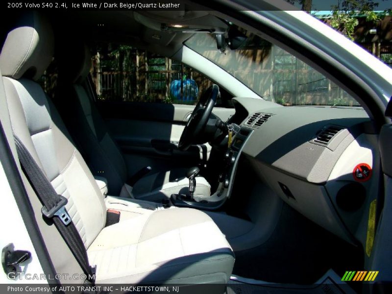 Ice White / Dark Beige/Quartz Leather 2005 Volvo S40 2.4i
