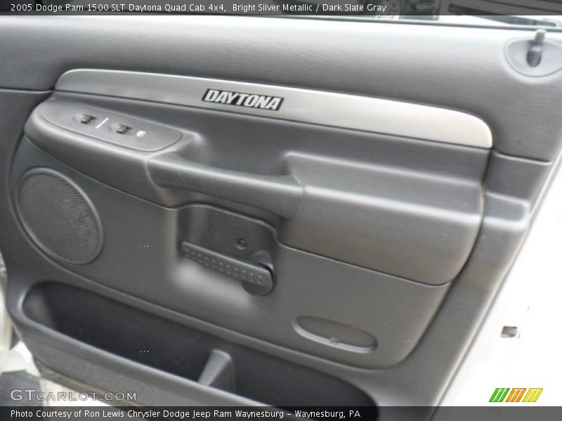 Bright Silver Metallic / Dark Slate Gray 2005 Dodge Ram 1500 SLT Daytona Quad Cab 4x4