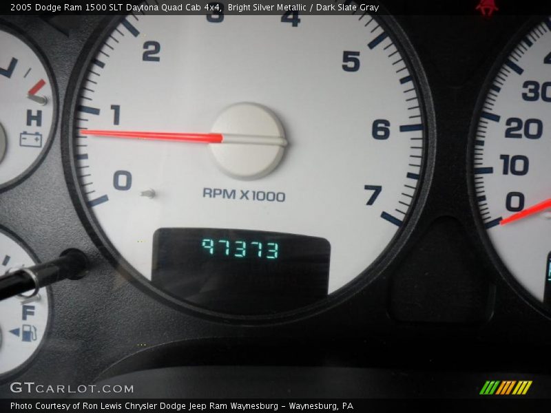 Bright Silver Metallic / Dark Slate Gray 2005 Dodge Ram 1500 SLT Daytona Quad Cab 4x4
