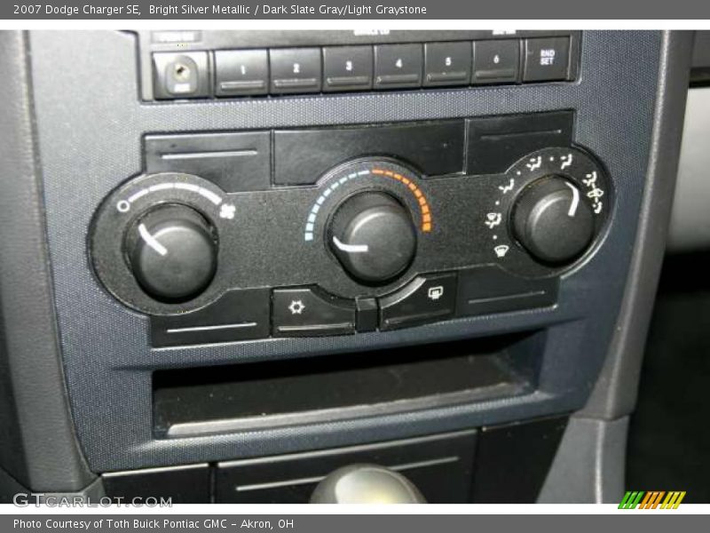 Bright Silver Metallic / Dark Slate Gray/Light Graystone 2007 Dodge Charger SE
