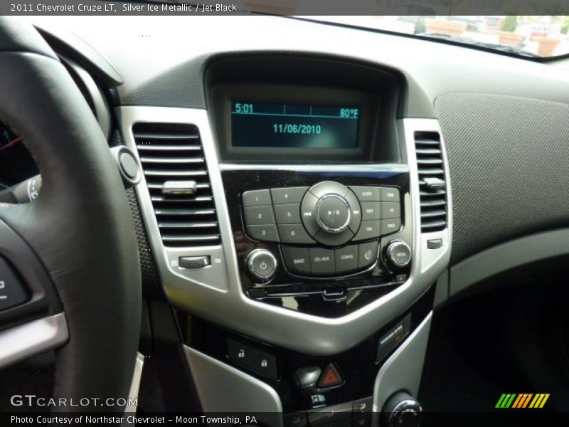 Silver Ice Metallic / Jet Black 2011 Chevrolet Cruze LT