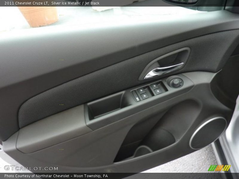 Silver Ice Metallic / Jet Black 2011 Chevrolet Cruze LT
