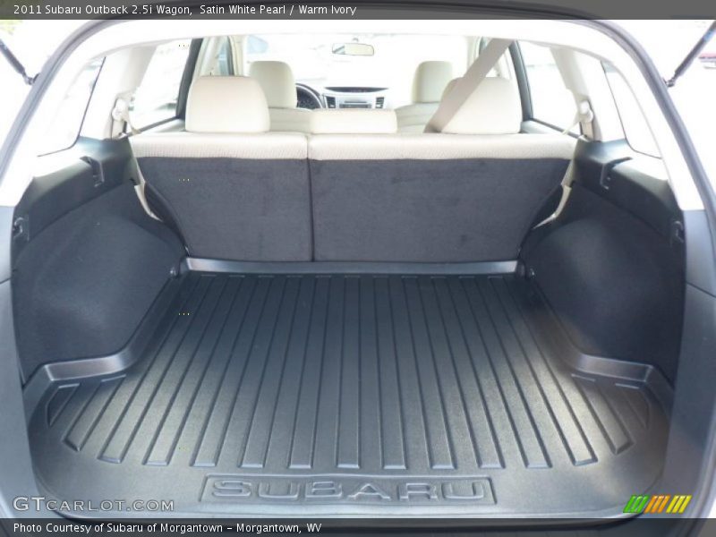  2011 Outback 2.5i Wagon Trunk