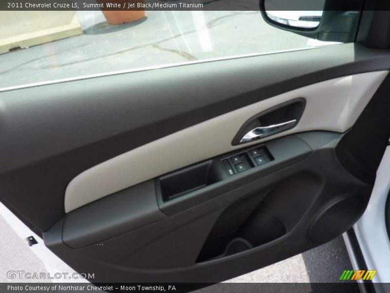 Summit White / Jet Black/Medium Titanium 2011 Chevrolet Cruze LS