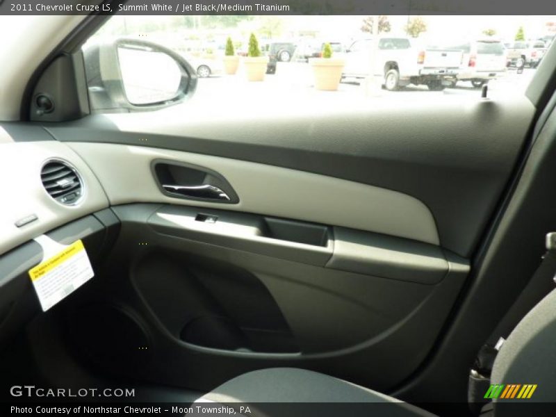 Summit White / Jet Black/Medium Titanium 2011 Chevrolet Cruze LS