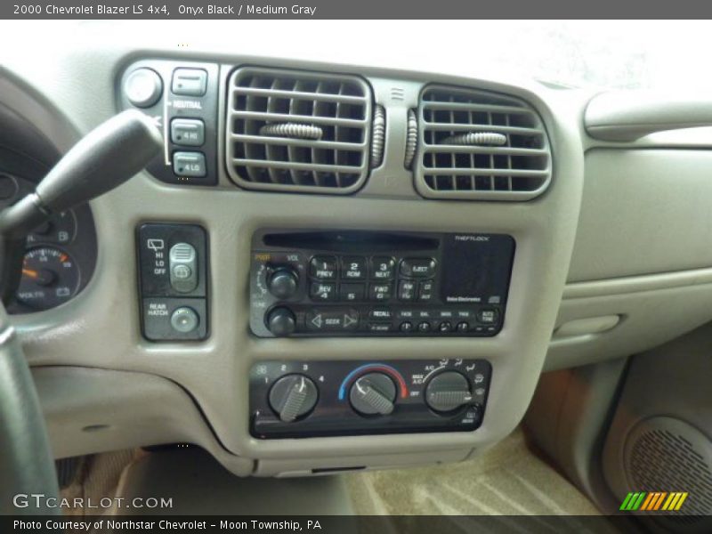 Onyx Black / Medium Gray 2000 Chevrolet Blazer LS 4x4