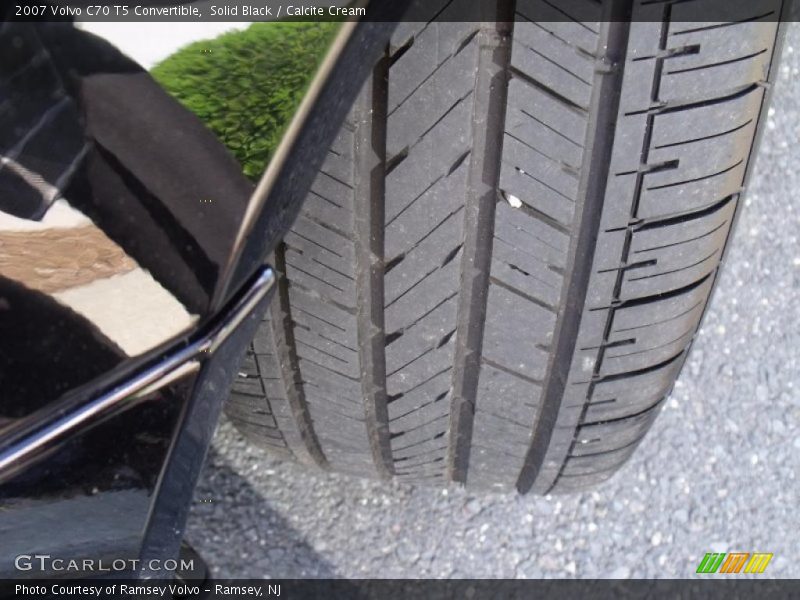 Solid Black / Calcite Cream 2007 Volvo C70 T5 Convertible