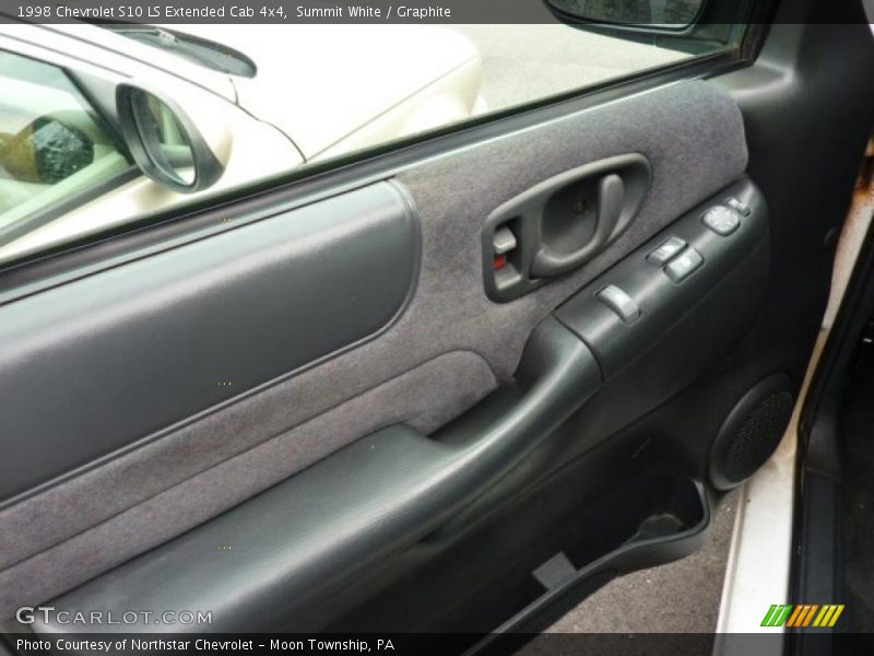 Summit White / Graphite 1998 Chevrolet S10 LS Extended Cab 4x4