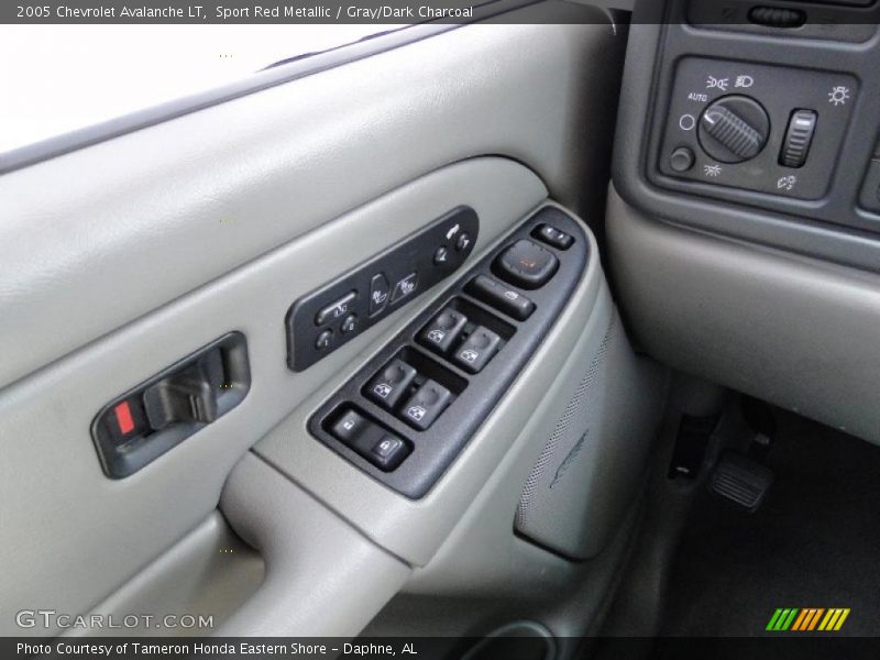 Sport Red Metallic / Gray/Dark Charcoal 2005 Chevrolet Avalanche LT