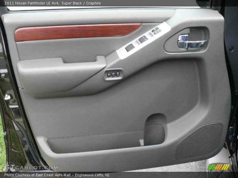 Super Black / Graphite 2011 Nissan Pathfinder LE 4x4