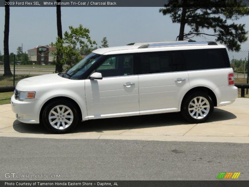 White Platinum Tri-Coat / Charcoal Black 2009 Ford Flex SEL