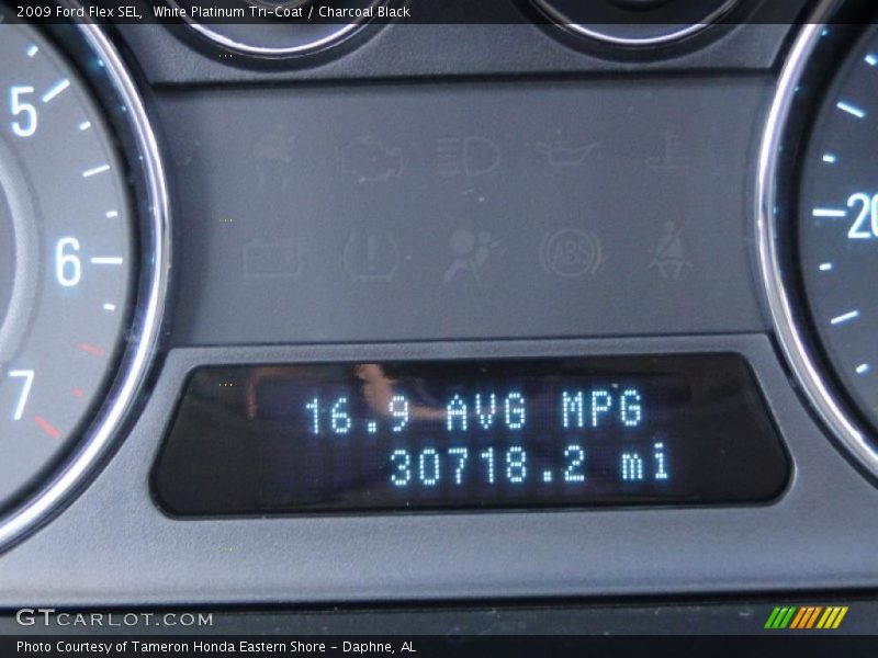 White Platinum Tri-Coat / Charcoal Black 2009 Ford Flex SEL