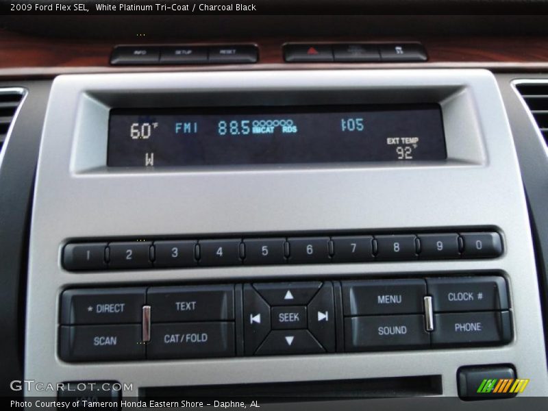 White Platinum Tri-Coat / Charcoal Black 2009 Ford Flex SEL