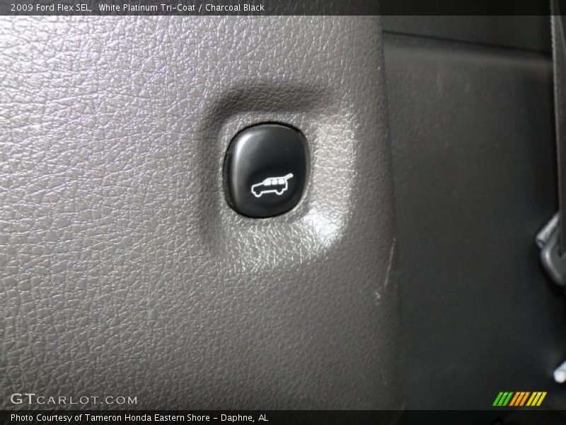 White Platinum Tri-Coat / Charcoal Black 2009 Ford Flex SEL