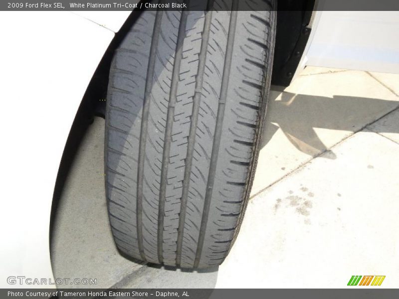 White Platinum Tri-Coat / Charcoal Black 2009 Ford Flex SEL