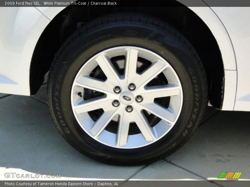 White Platinum Tri-Coat / Charcoal Black 2009 Ford Flex SEL