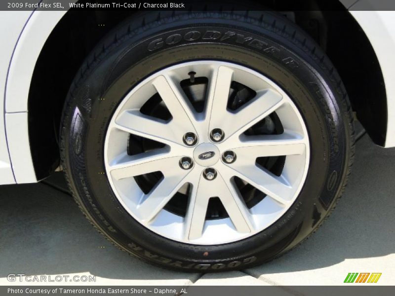 White Platinum Tri-Coat / Charcoal Black 2009 Ford Flex SEL