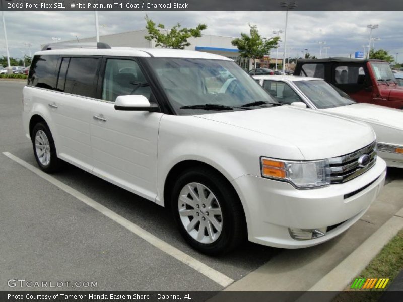 White Platinum Tri-Coat / Charcoal Black 2009 Ford Flex SEL