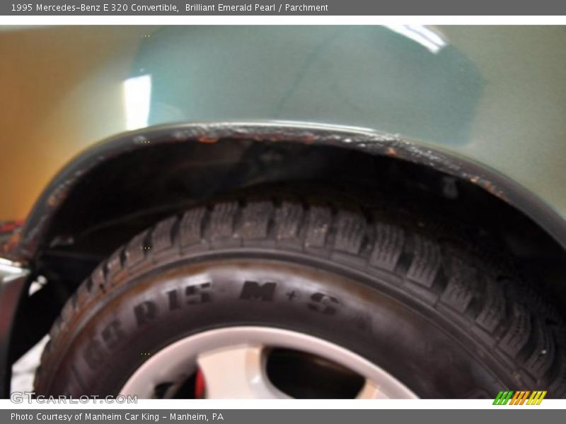 Brilliant Emerald Pearl / Parchment 1995 Mercedes-Benz E 320 Convertible