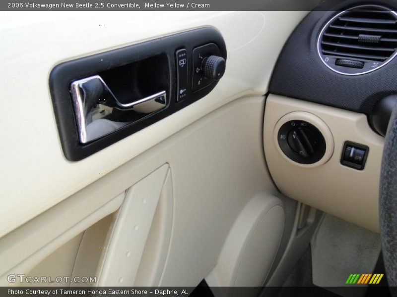 Mellow Yellow / Cream 2006 Volkswagen New Beetle 2.5 Convertible