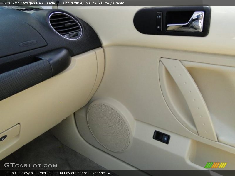 Mellow Yellow / Cream 2006 Volkswagen New Beetle 2.5 Convertible