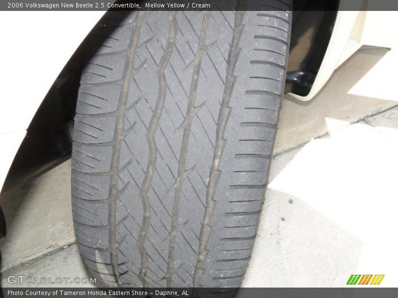 Mellow Yellow / Cream 2006 Volkswagen New Beetle 2.5 Convertible